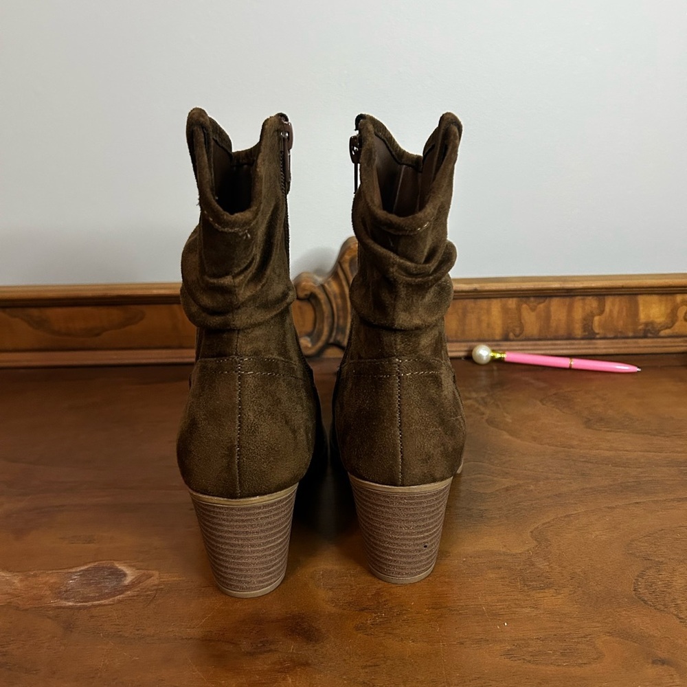 Dominique Nicole Dark Brown Faux Suede Slouch Ankle Booties, Size 7.5 - Picture 3 of 11